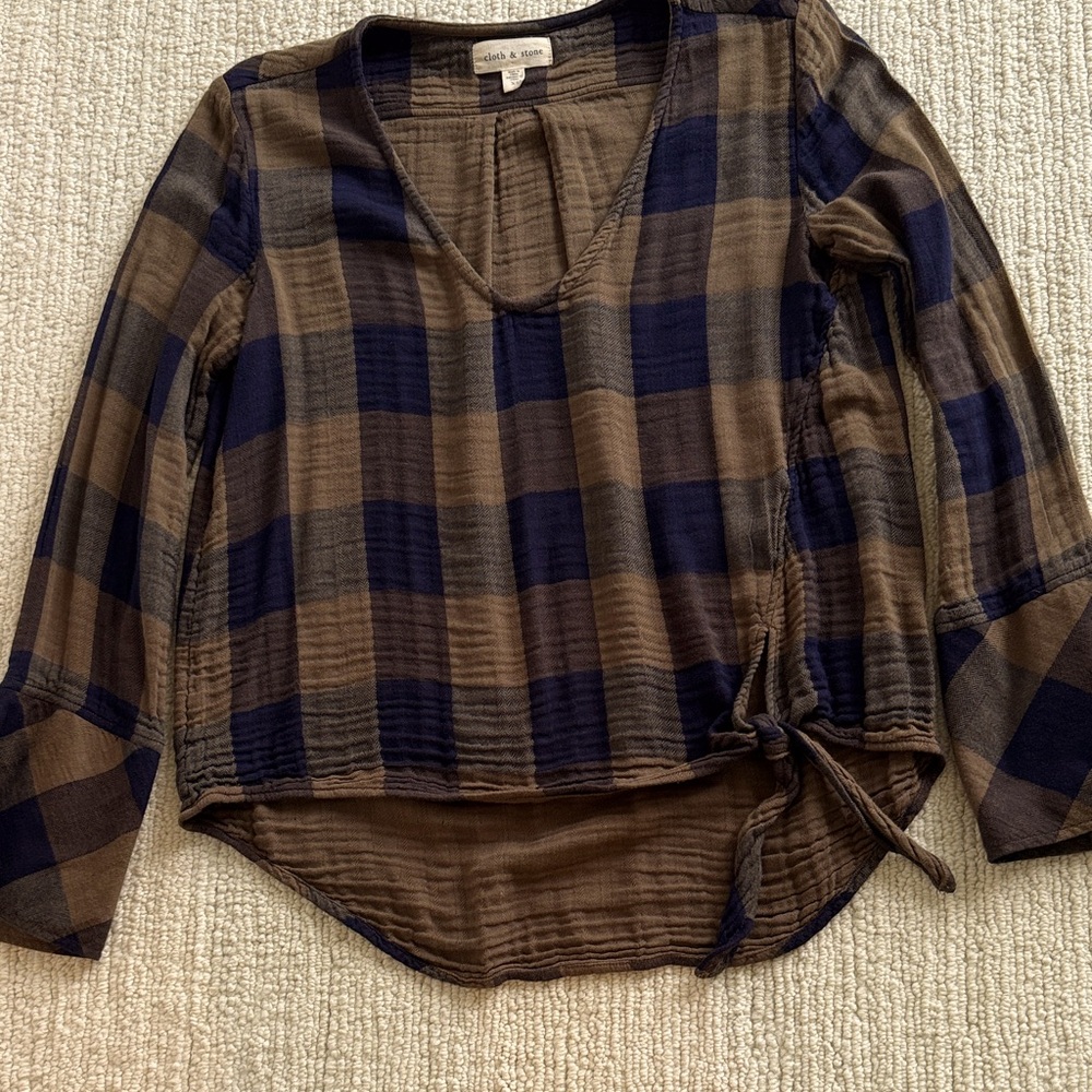 Cloth & stone long sleeve shirt. V neck.  Size xs.  Navy and brown plaid